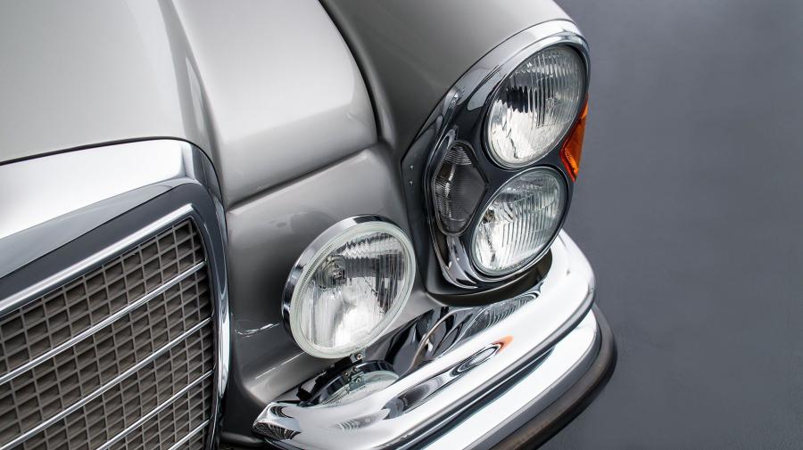 Детали экстерьера Mercedes-Benz 280 SE 3.5 Coupe (W111) 1970 года  (фото 10 из 20)